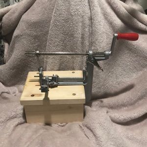Pampered Chef Apple Peeler with stand